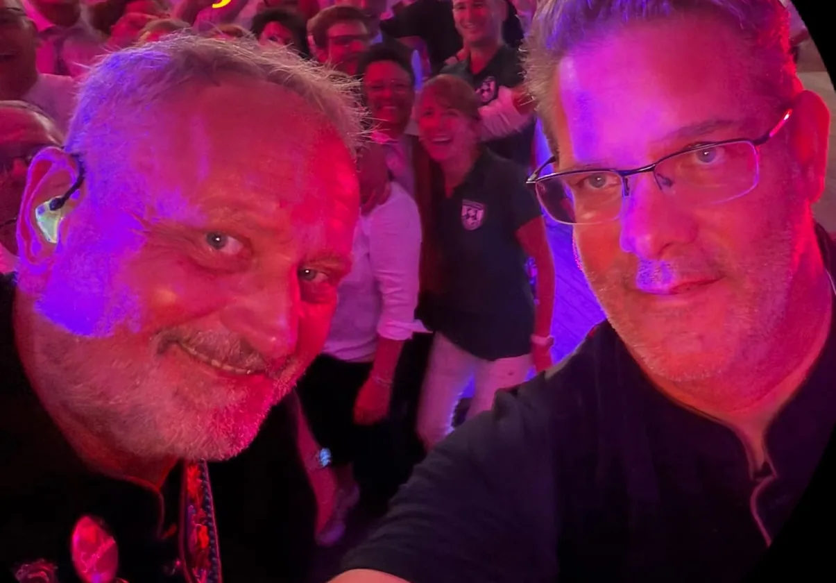 Michael Stern mit dem Publikum nach einem Auftritt im Festzelt